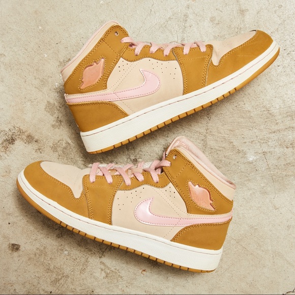 lola bunny jordan 1s